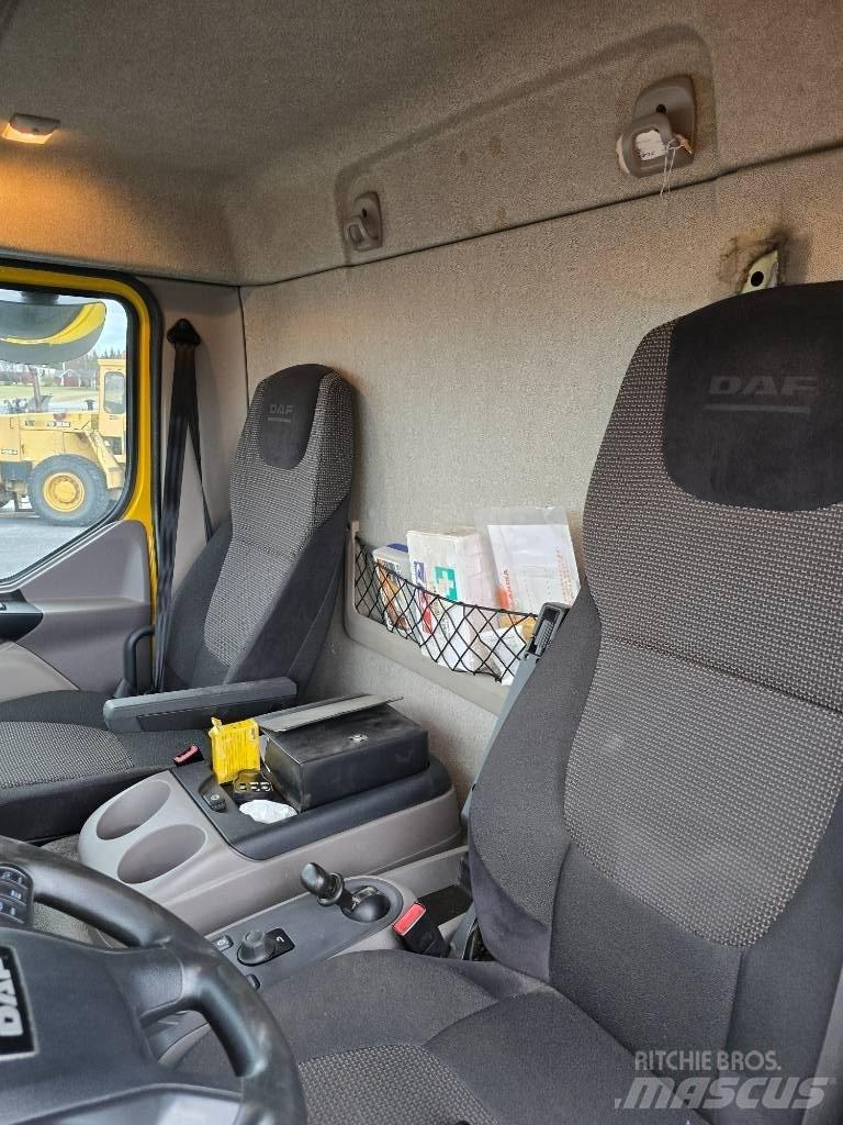 DAF LF 12.220 Camiones caja cerrada