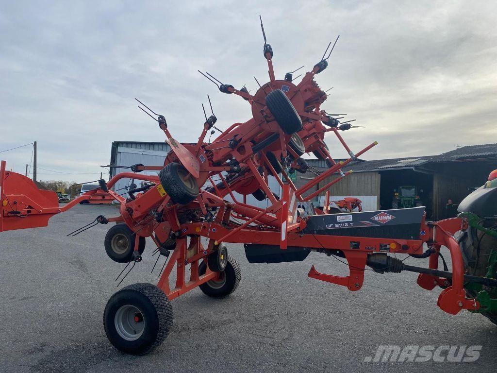 Kuhn GF8712T Rastrillos y henificadores