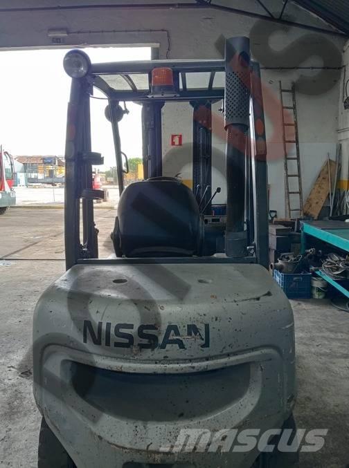 Nissan FGD02A30Q Carretillas retráctiles