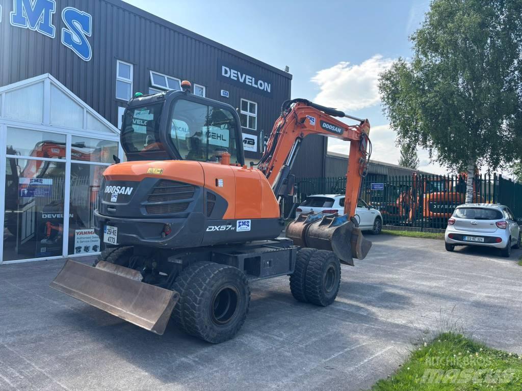 Doosan DX 57 W-5 Excavadoras de ruedas