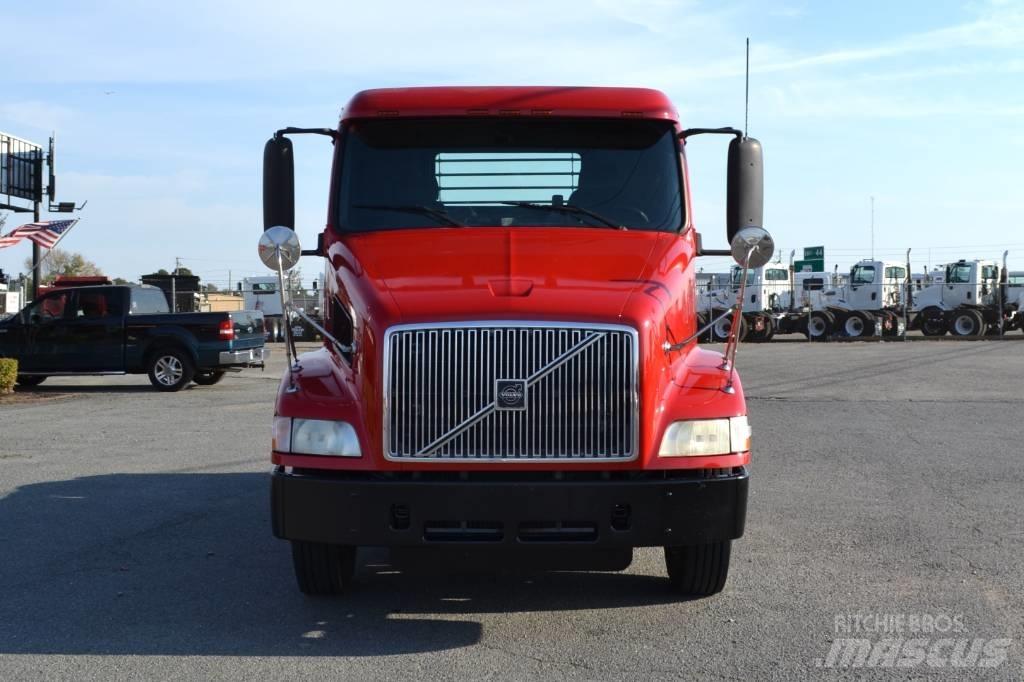Volvo VNM 42 T200 Cabezas tractoras