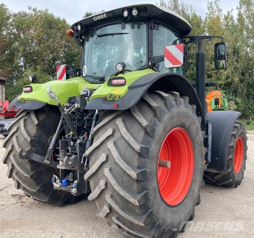 CLAAS Axion 810 Tractores