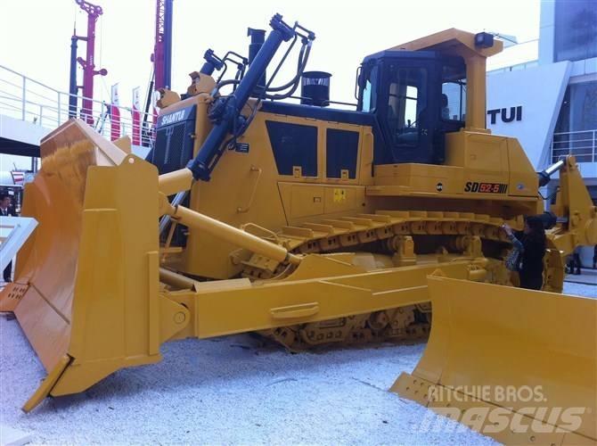 Komatsu d65ex-16 Buldozer sobre oruga
