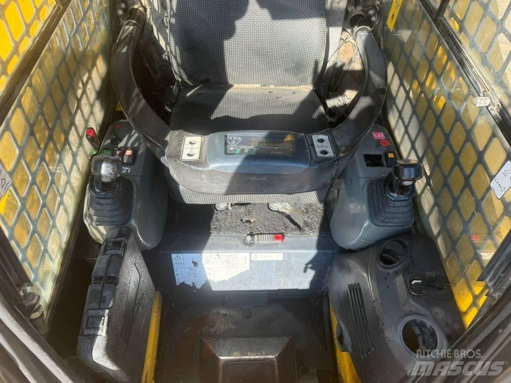 Komatsu SK 820-5 Minicargadoras