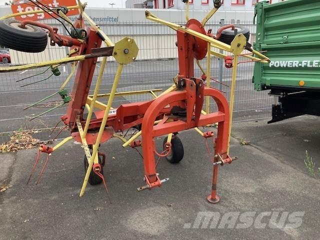 Unifarm CW 4.40 Rastrillos y henificadores