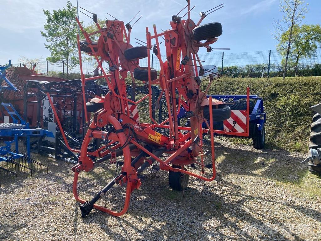 Kuhn GF8702 Rastrillos y henificadores