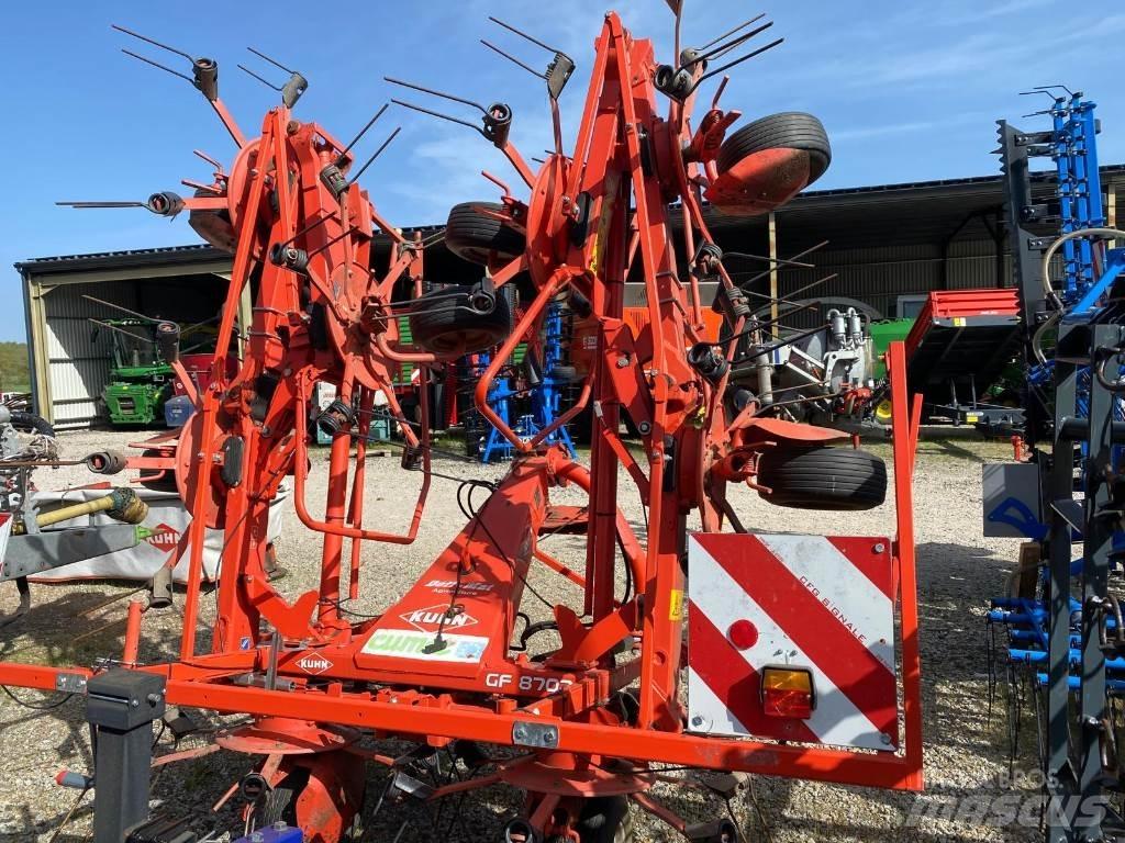 Kuhn GF8702 Rastrillos y henificadores