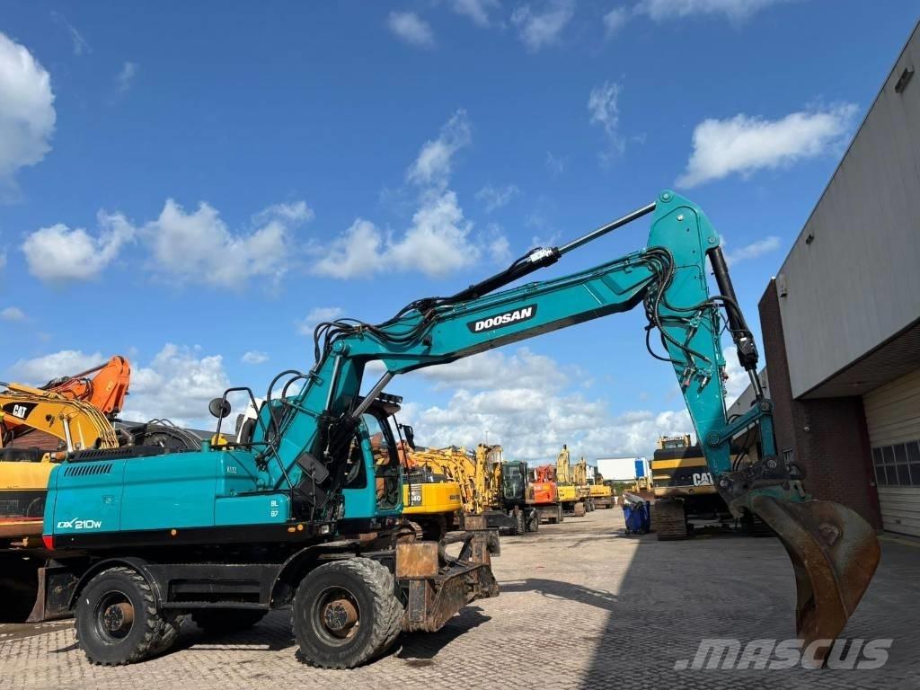 Doosan DX 210 W Excavadoras de ruedas
