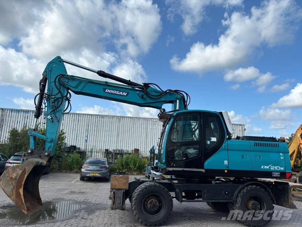 Doosan DX 210 W Excavadoras de ruedas