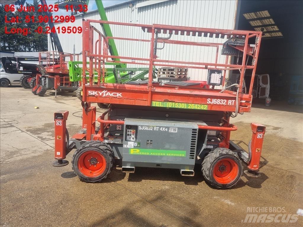 SkyJack SJ 6832 RT Plataformas tijera