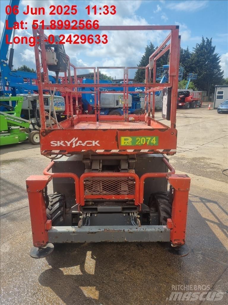 SkyJack SJ 6832 RT Plataformas tijera