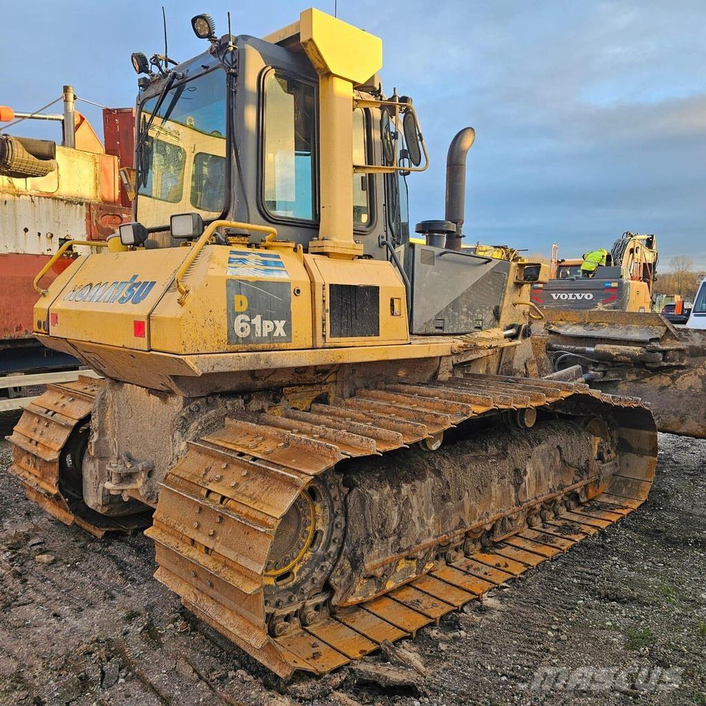 Komatsu D61PX-15F0 Buldozer sobre oruga