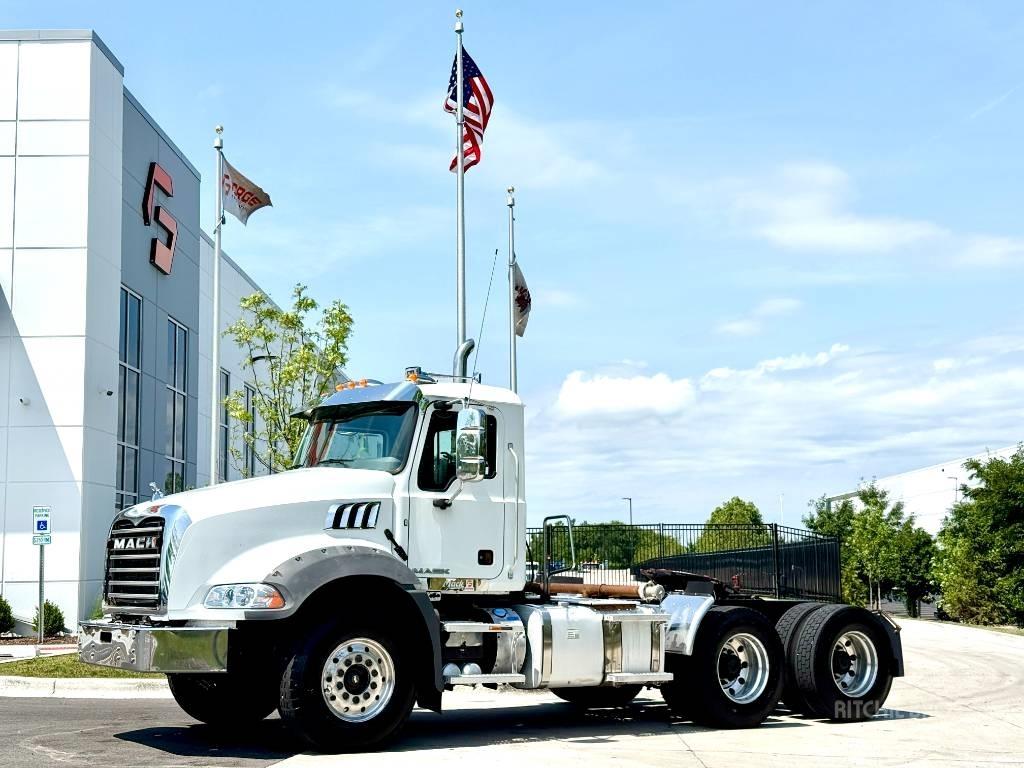 Mack GU 813 Cabezas tractoras