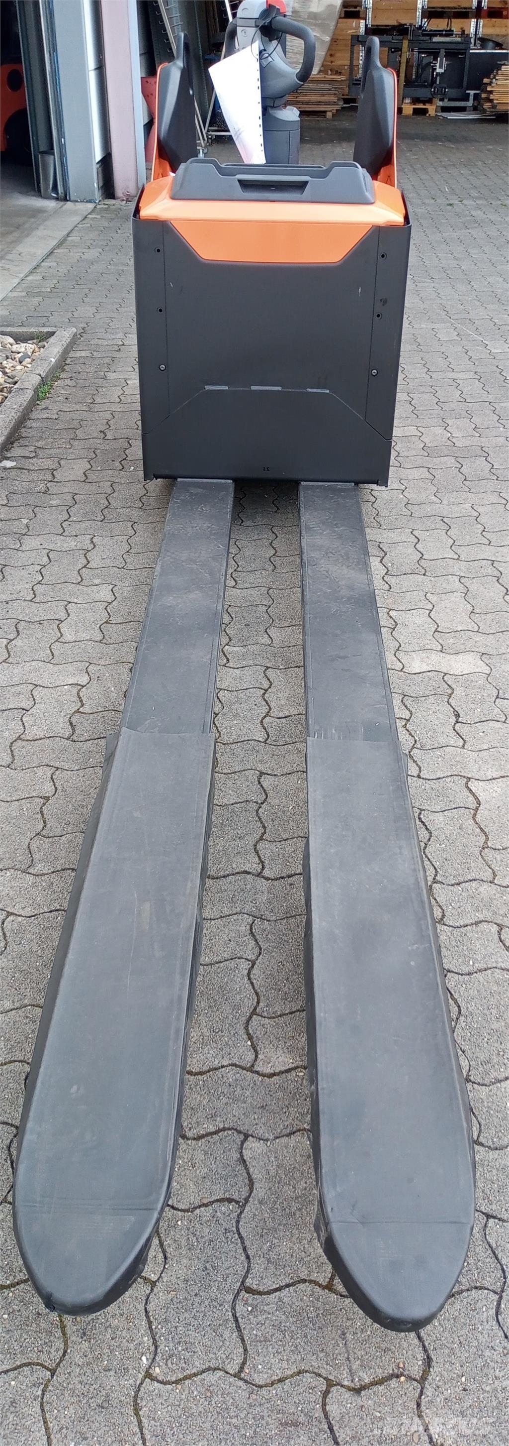 Toyota LPE 250 Apiladores eléctricos