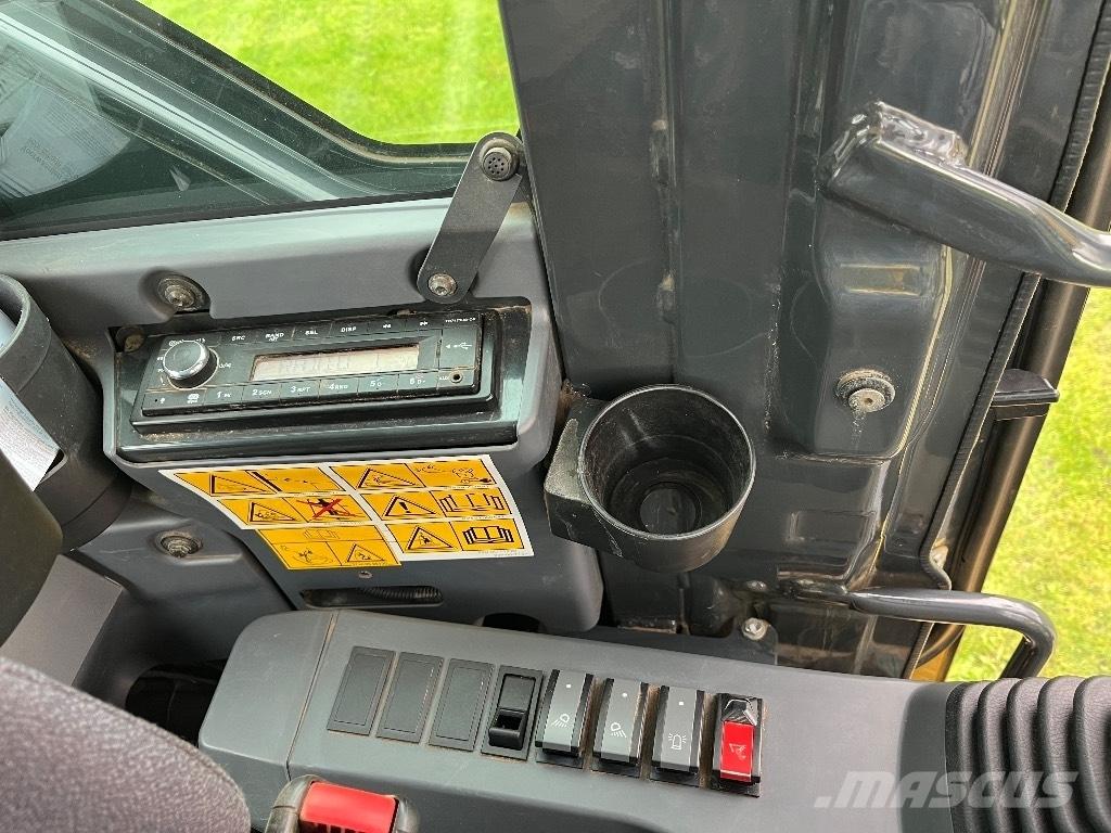 Komatsu PW 118 Excavadoras de ruedas