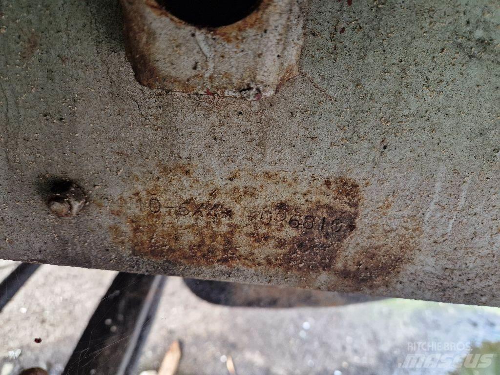 Volvo N1033 6X4 Camiones chasis