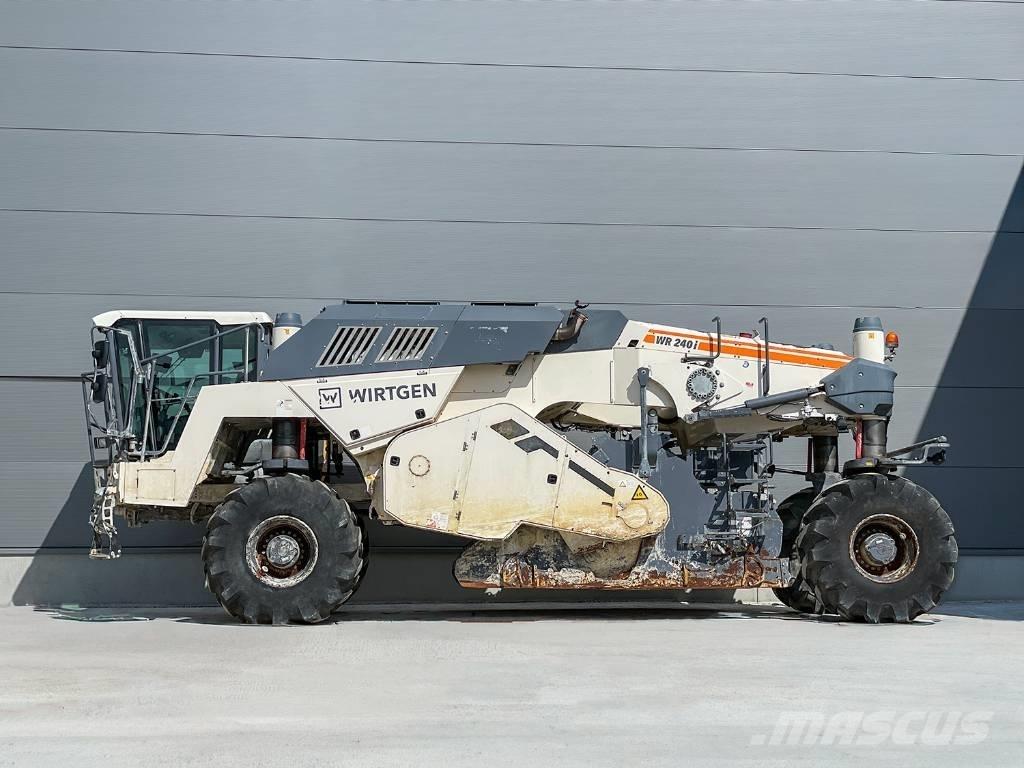 Wirtgen WR 240i Equipos para la estabilización de suelos y reciclaje de asfalto