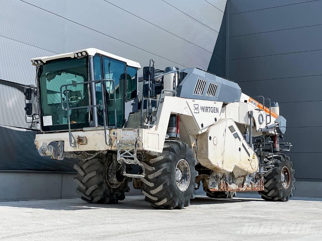Wirtgen WR 240i Equipos para la estabilización de suelos y reciclaje de asfalto