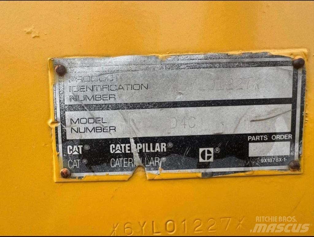 CAT D4C3 Buldozer sobre oruga