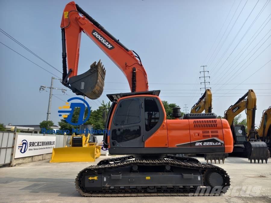 Doosan DX 225 LCA Excavadoras de cadenas