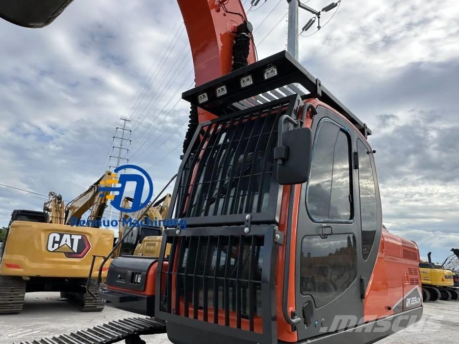 Doosan DX 225 LCA Excavadoras de cadenas