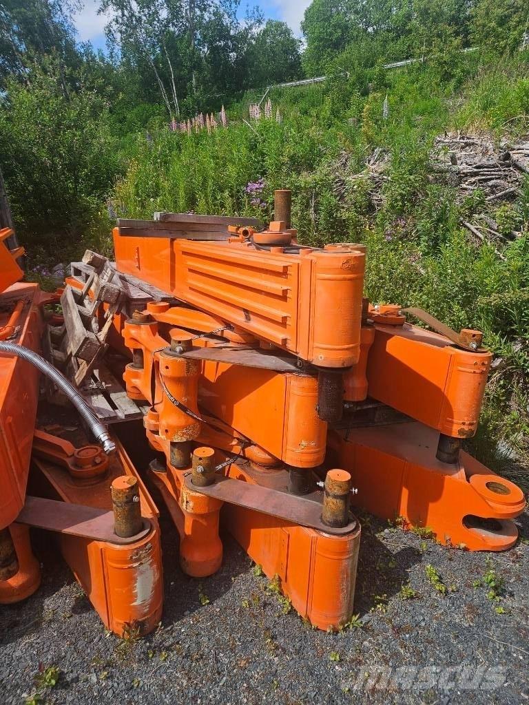 Hitachi ZX 350 LC-7 Plataformas y cucharones