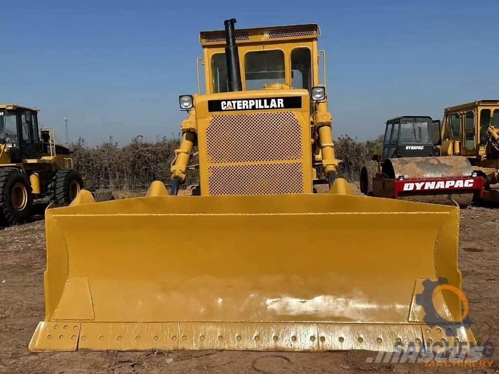CAT D8K Buldozer sobre oruga