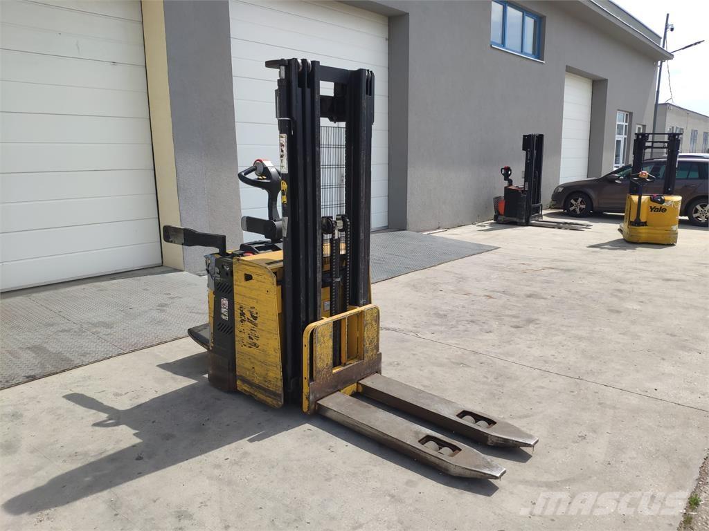 Yale MS15X IL Apiladores eléctricos autopropulsados