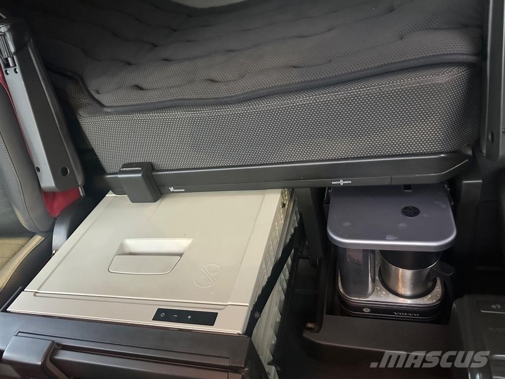 Volvo FH 500 8X4*4 Camiones polibrazo