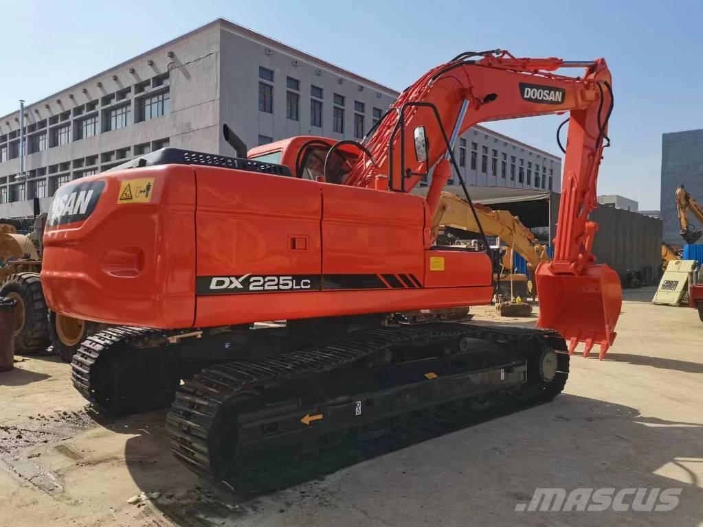 Doosan DX 225 Excavadoras de cadenas
