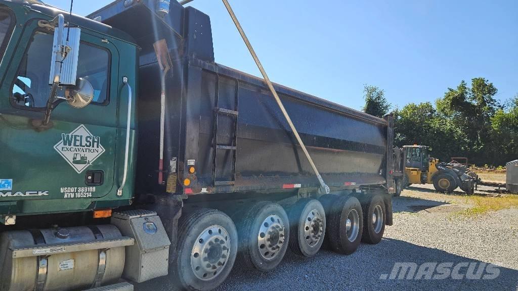 Mack CTP613 Camiones bañeras basculantes o volquetes