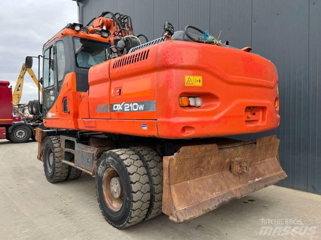 Doosan DX210W Excavadoras de ruedas