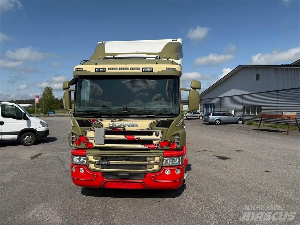 Scania P320 4x2 Camiones caja cerrada