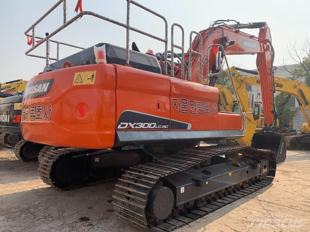 Doosan DX 300 LCA Excavadoras de cadenas