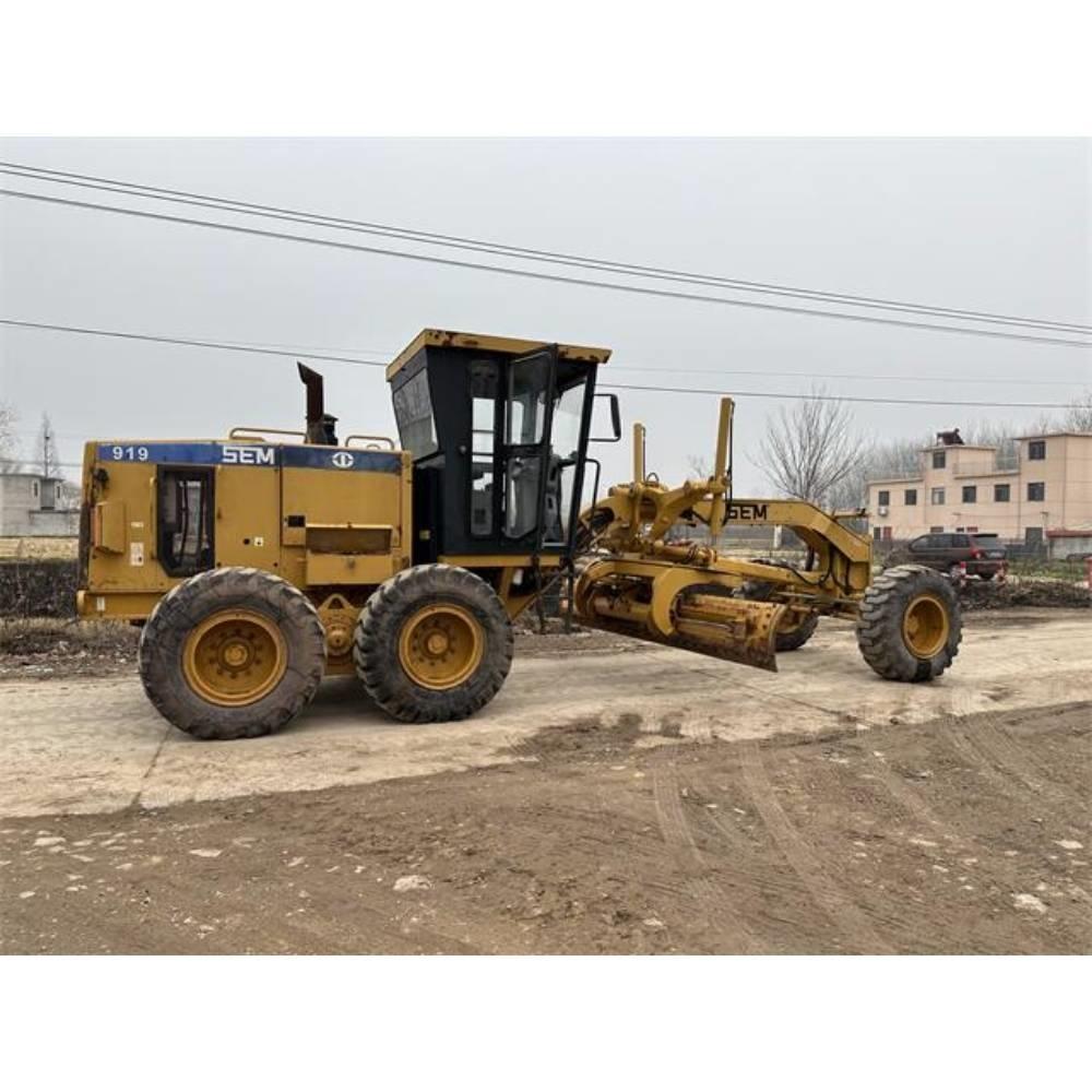 SEM 919 Buldozer sobre ruedas