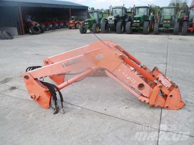 Kubota LA1403 Loader Tractores