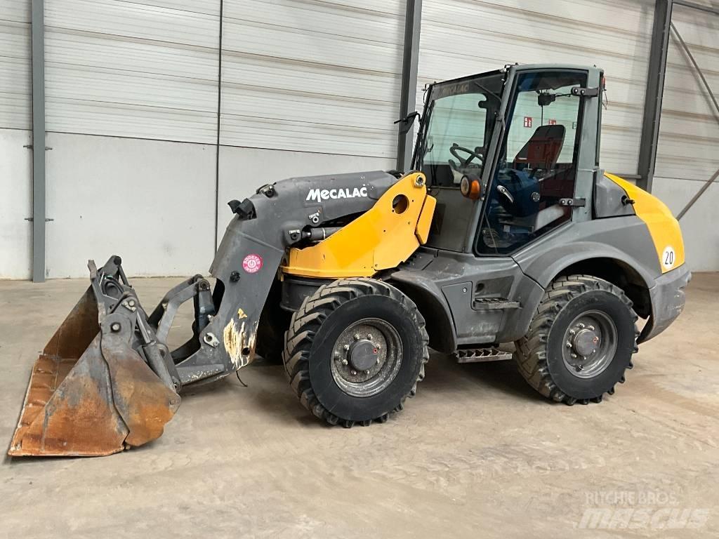 Mecalac AS 700 Cargadoras sobre ruedas