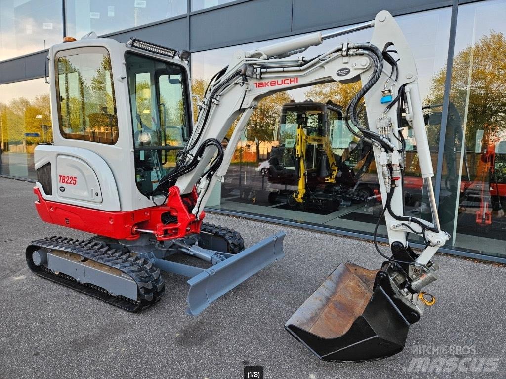 Takeuchi TB 225 Mini excavadoras < 7t