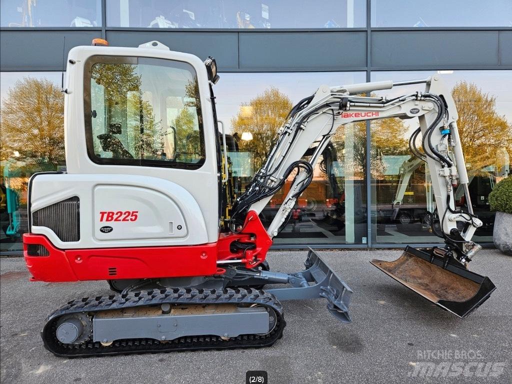 Takeuchi TB 225 Mini excavadoras < 7t