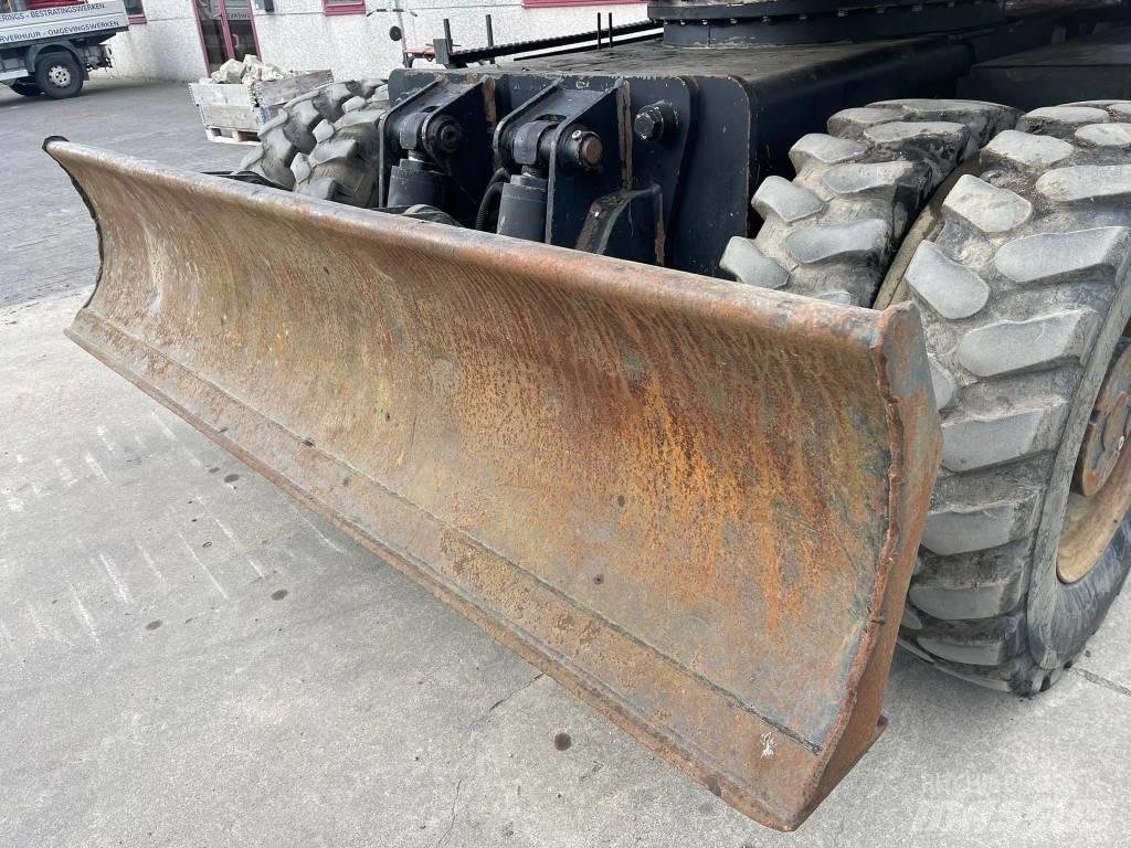 JCB JS 145 W Excavadoras de ruedas