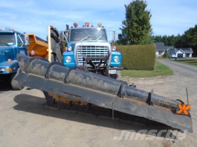 Ford LTL 9000 Láminas y cuñas quitanieves