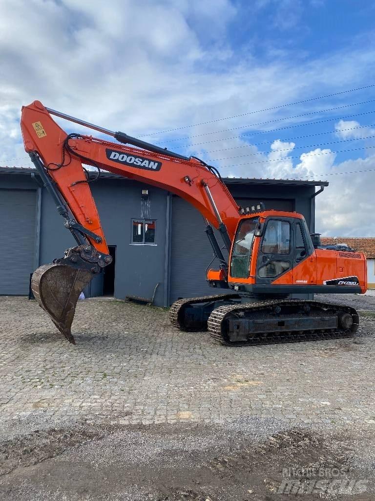 Doosan DX 220 NLC Excavadoras de cadenas