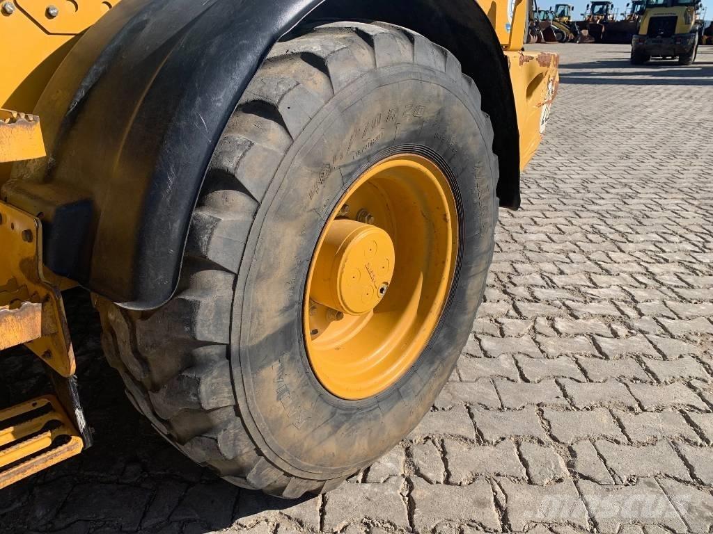 CAT 908M Cargadoras sobre ruedas