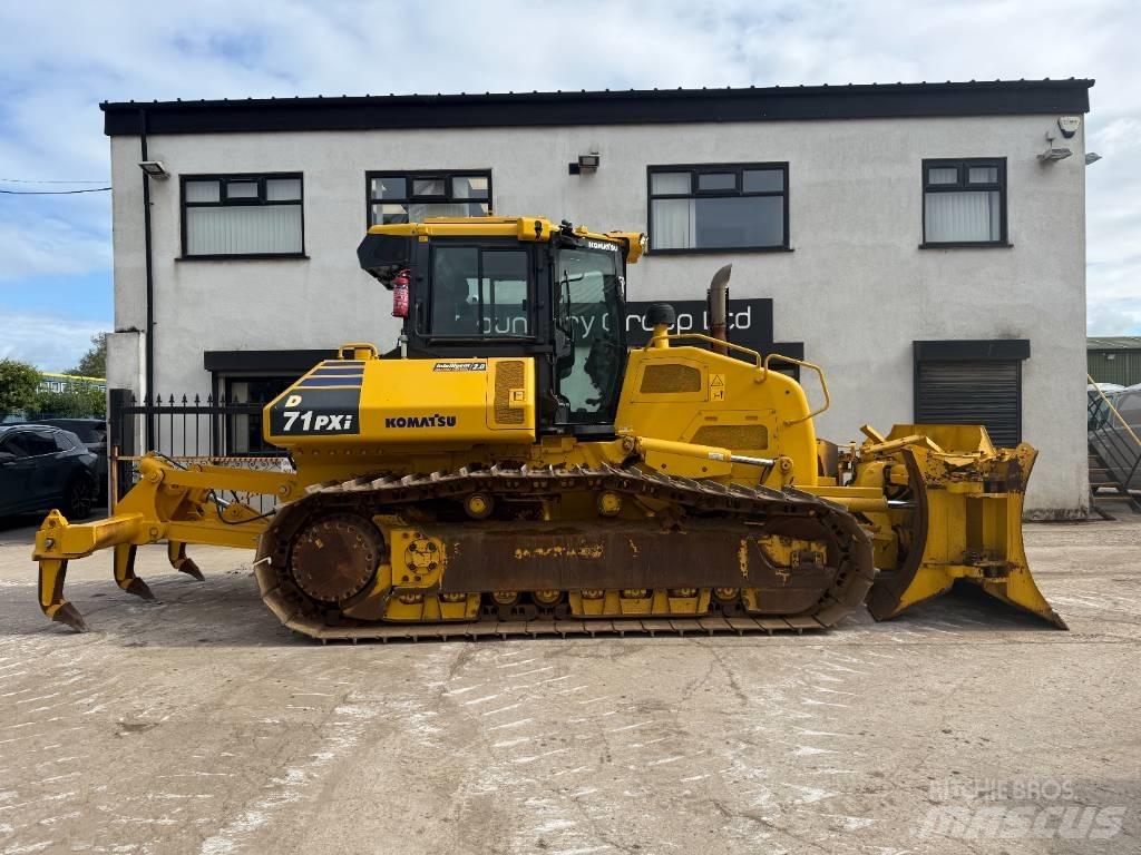 Komatsu D 71P Xi-24 Buldozer sobre oruga