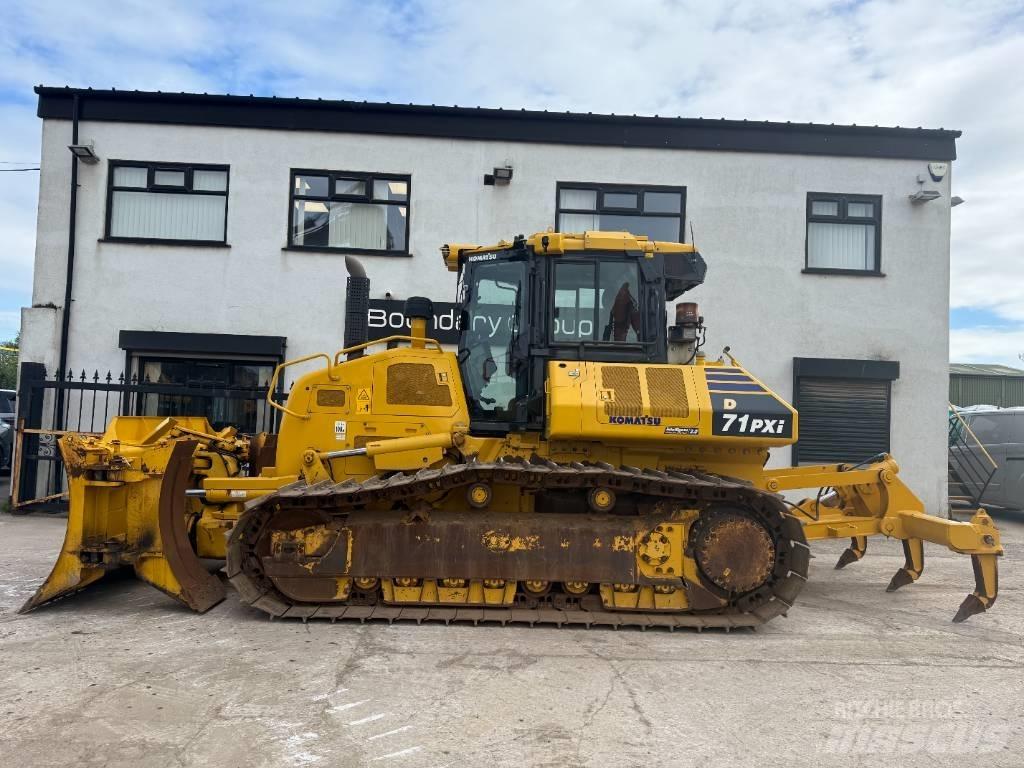 Komatsu D 71P Xi-24 Buldozer sobre oruga
