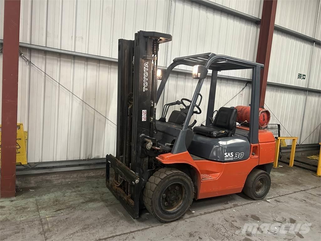 Toyota 7FGF30 Carretillas LPG