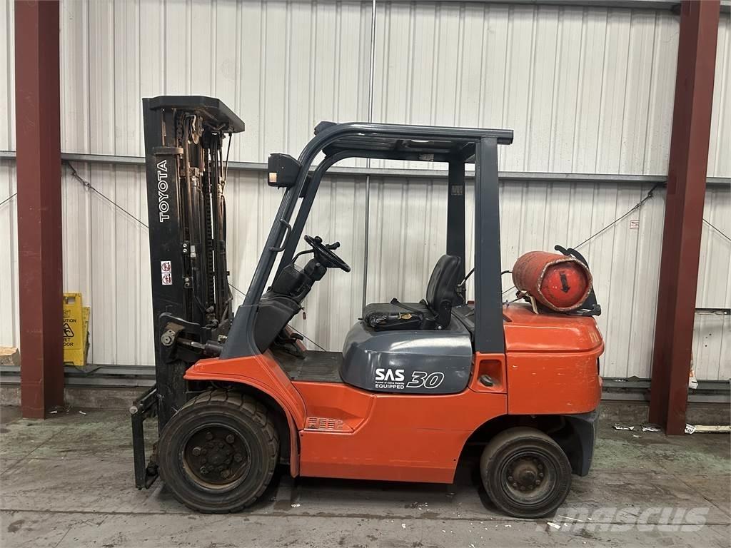 Toyota 7FGF30 Carretillas LPG