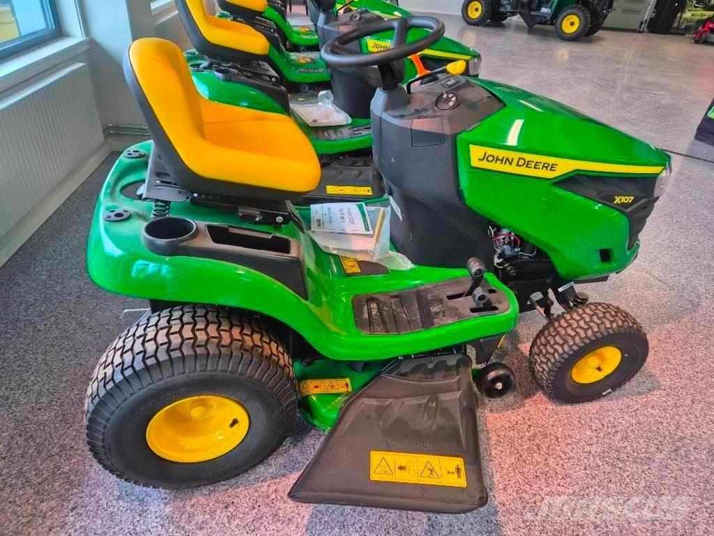 John Deere X 107 Tractores corta-césped