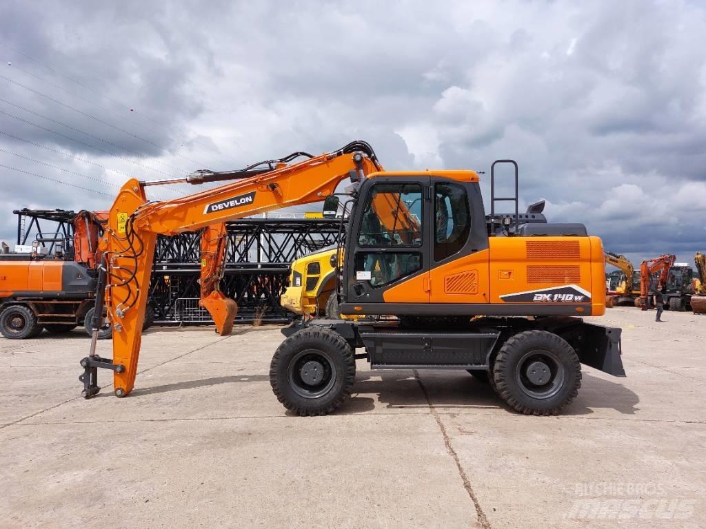 Develon DX 140 W-7 Excavadoras de ruedas