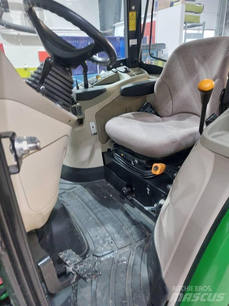 John Deere 3046 R Tractores
